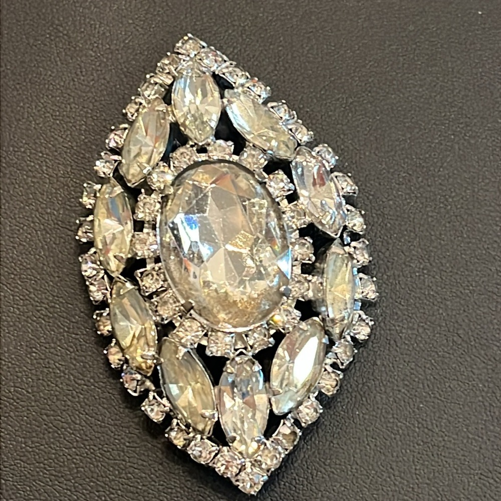 Vintage Large Rhinestones Brooch. Beautifully crafted and in excellent condition